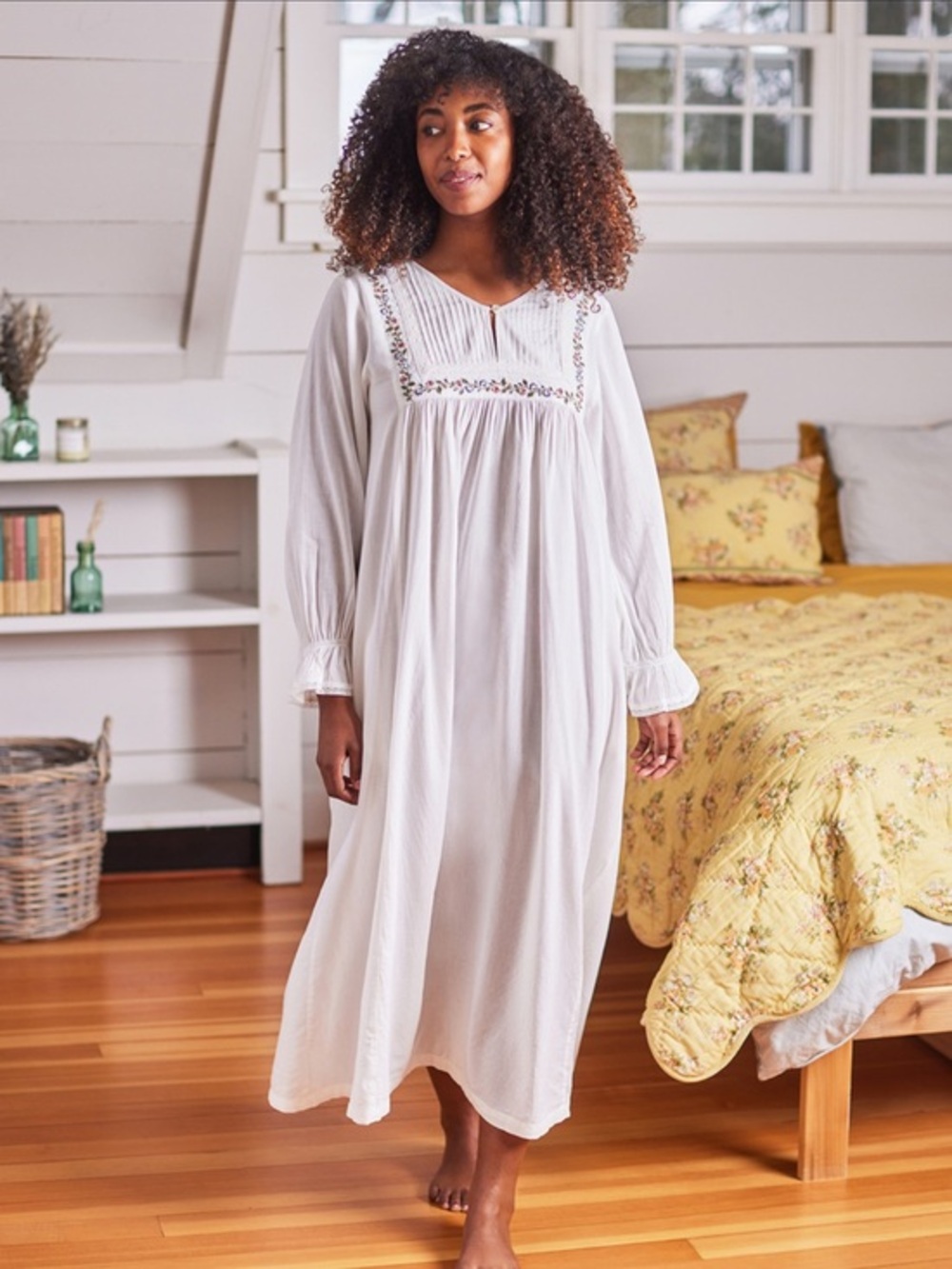 April Cornell Cream Embroidered Long-Sleeve Chemise NWT XS